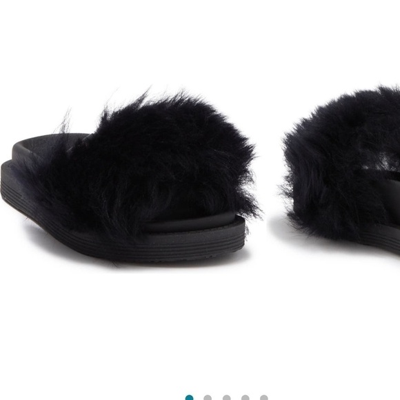 VERSACE
FAUX Fur Slide Sandal - Picture 1 of 6